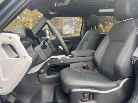 2025 Land Rover Defender 90 P400 X-Dynamic SE