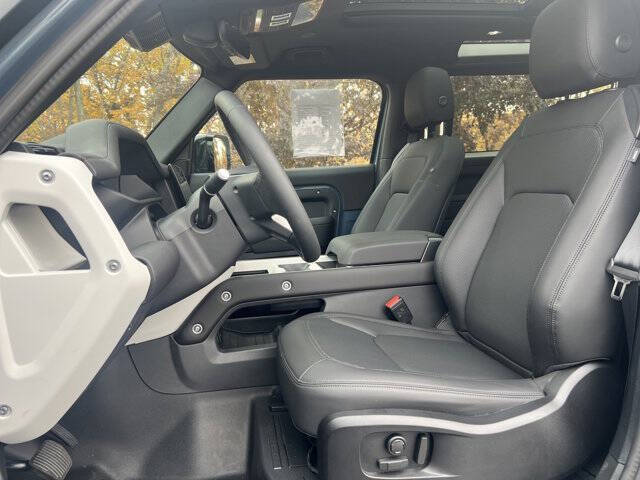 2025 Land Rover Defender 90 P400 X-Dynamic SE