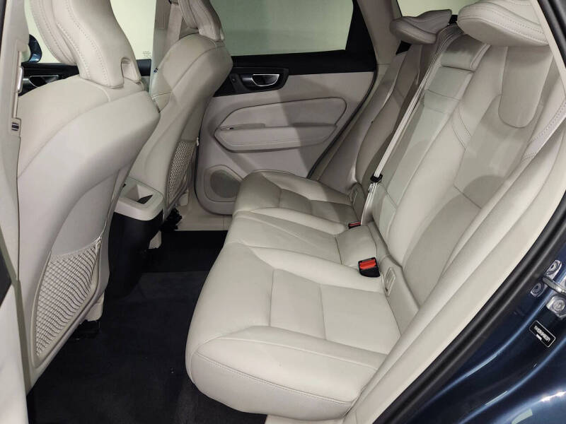 2021 Volvo XC60 T5 Momentum