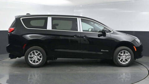 2025 Chrysler Voyager LX