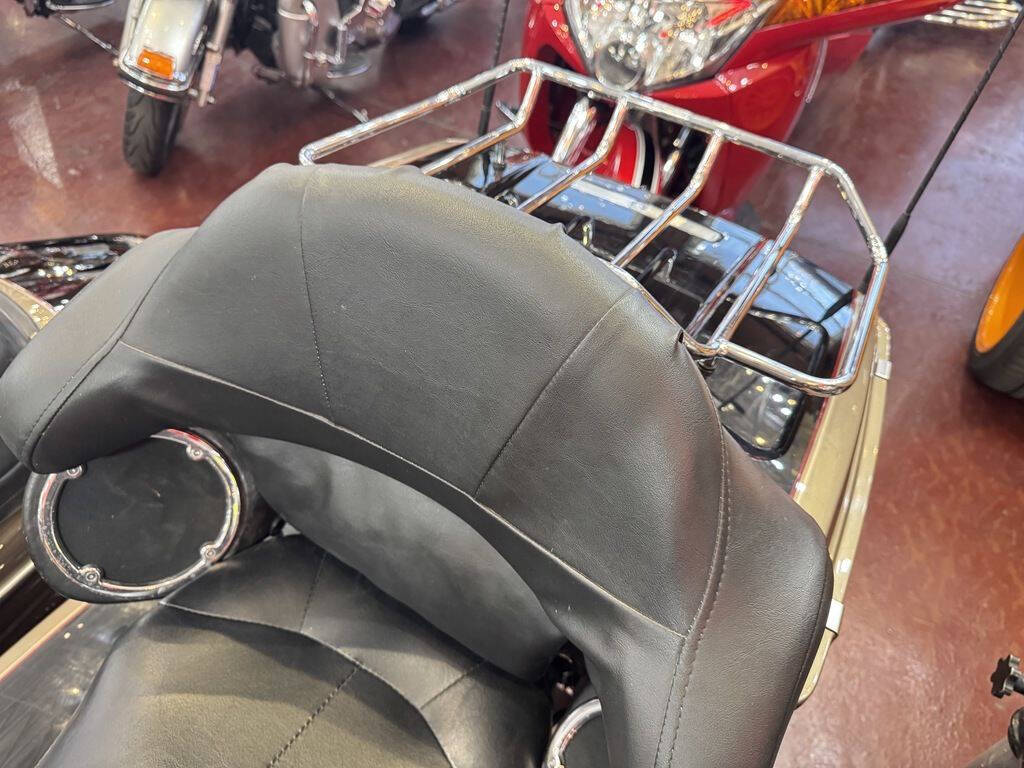 2004 Harley-Davidson FLHTCUI - Electra Glide 13