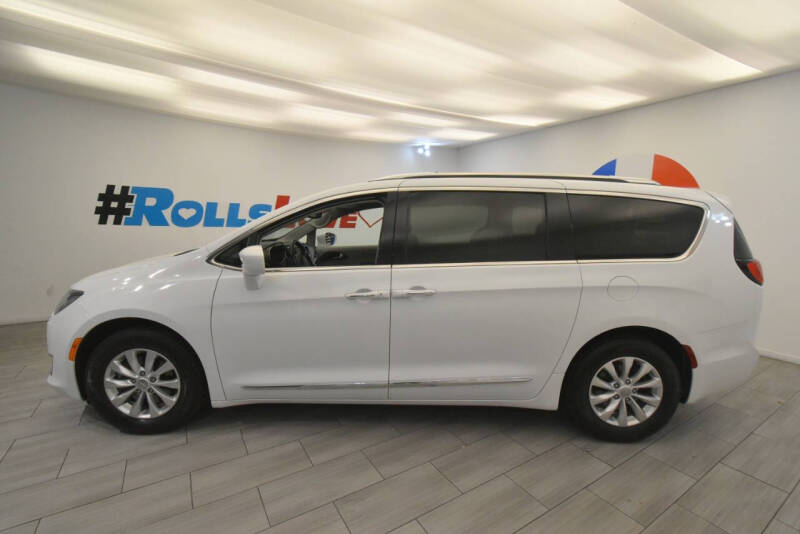 2023 Chrysler Pacifica Touring L