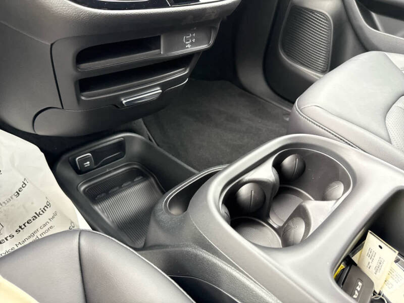 2026 Chrysler Voyager LX