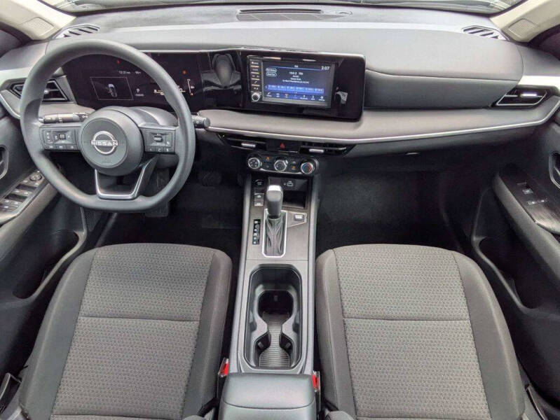 2025 Nissan Kicks S