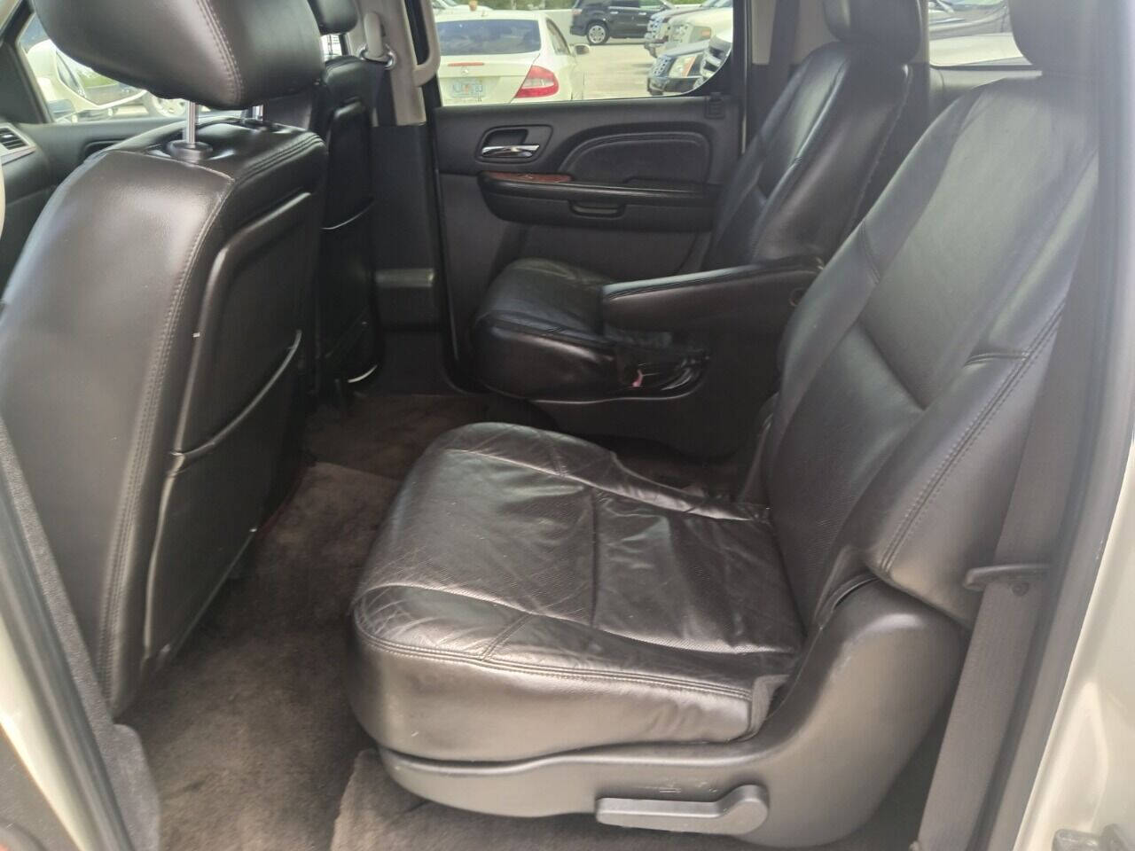 2011 Cadillac Escalade SUV / Crossover - $10,950