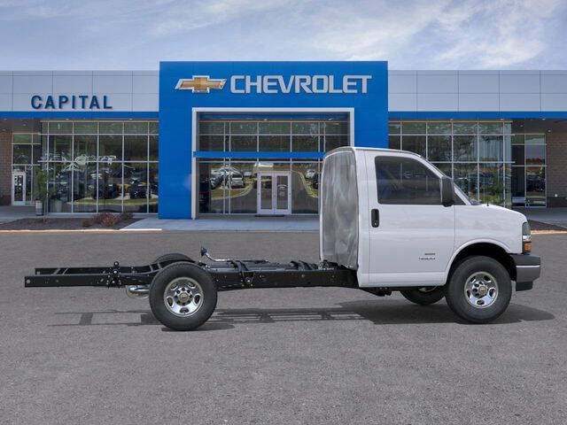 2025 Chevrolet Express 3500