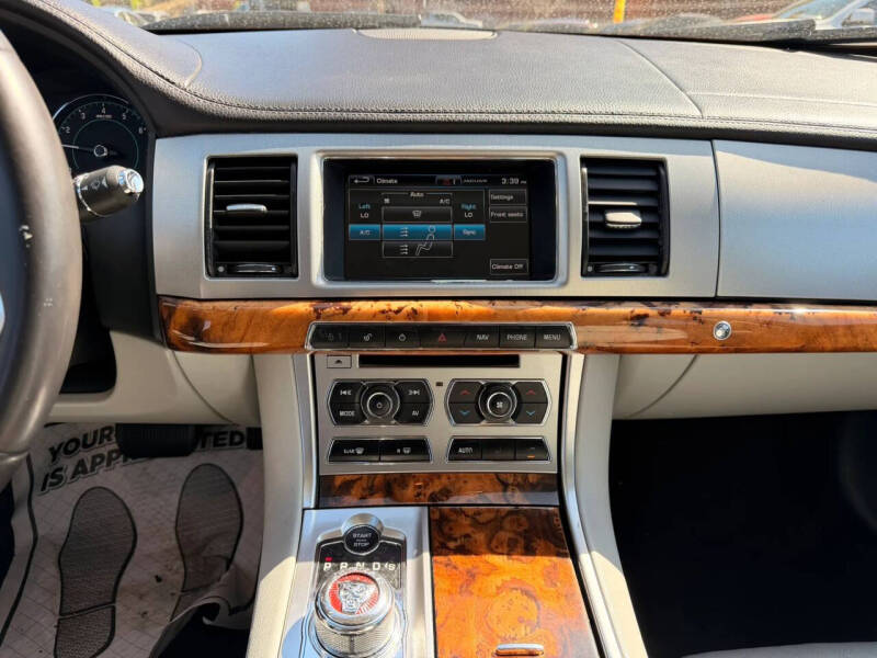 2015 Jaguar XF 2.0T Premium
