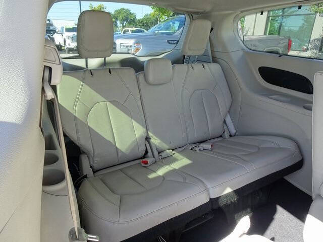 2017 Chrysler Pacifica Hybrid Premium