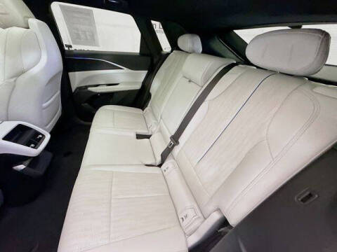 2024 Cadillac LYRIQ Luxury 1