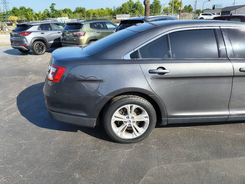 2018 Ford Taurus SE