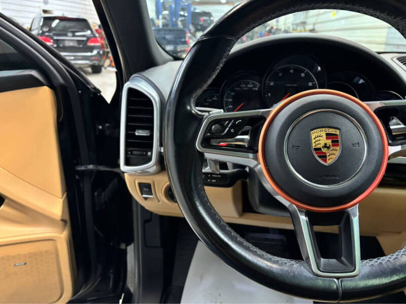 2017 Porsche Cayenne Platinum Edition