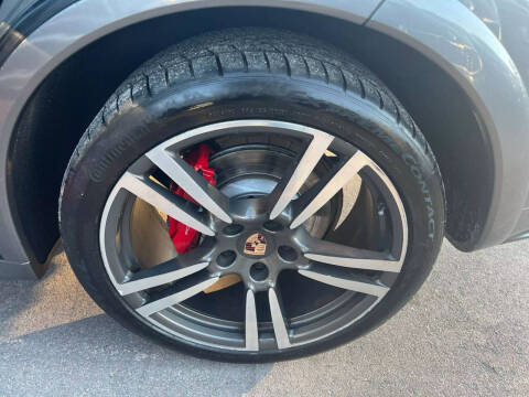 2014 Porsche Cayenne GTS