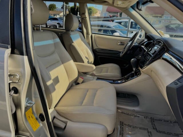 2003 Toyota Highlander for sale at Country Motors in Salinas, CA