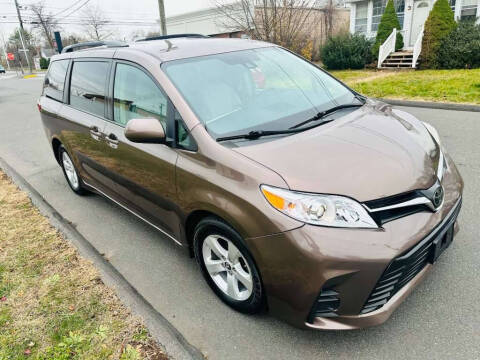 2019 Toyota Sienna LE Mobility 7-Passenger