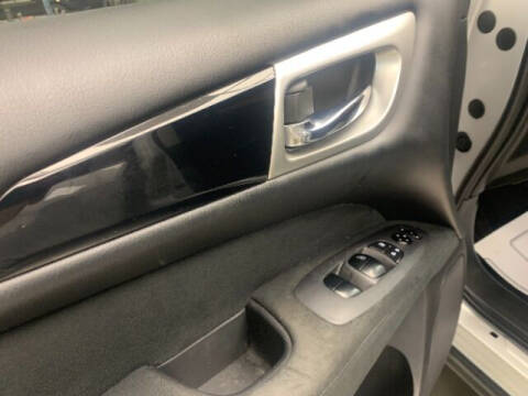 2016 Nissan Pathfinder SL