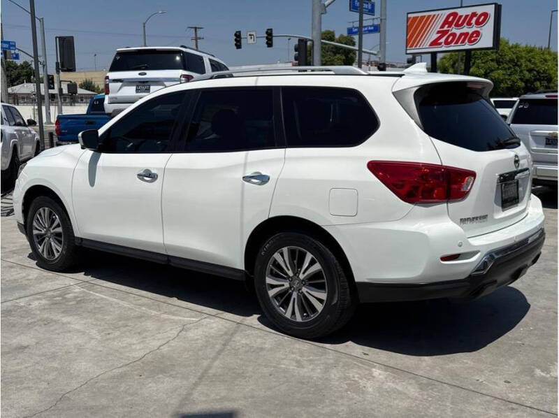 2020 Nissan Pathfinder SL
