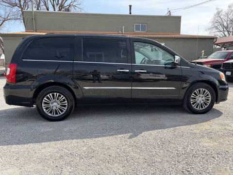 2014 Chrysler Town and Country Touring-L