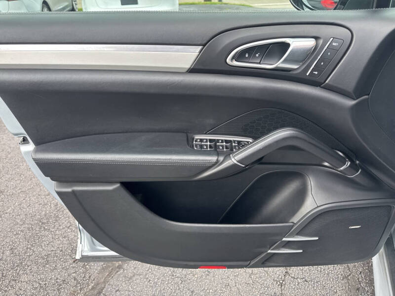 2016 Porsche Cayenne GTS