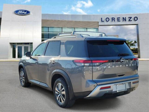 2024 Nissan Pathfinder SL