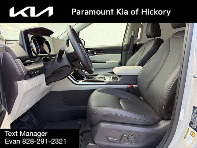 2024 Kia Carnival EX