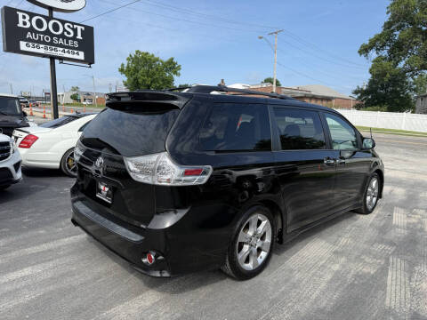2013 Toyota Sienna SE 8-Passenger