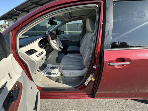 2013 Toyota Sienna XLE 8-Passenger