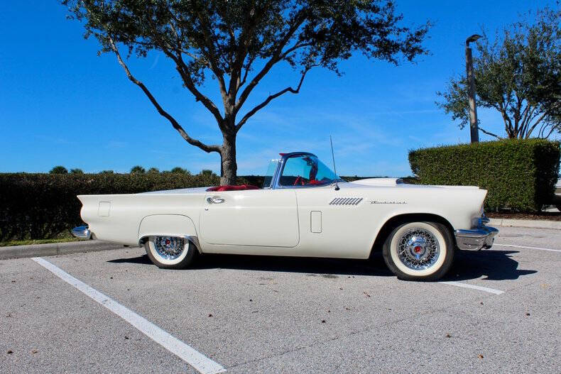 1957 Ford Thunderbird