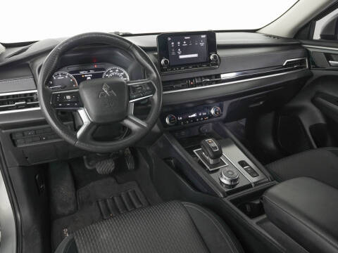 2022 Mitsubishi Outlander ES