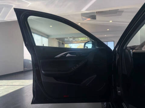 2017 Infiniti QX30 Premium