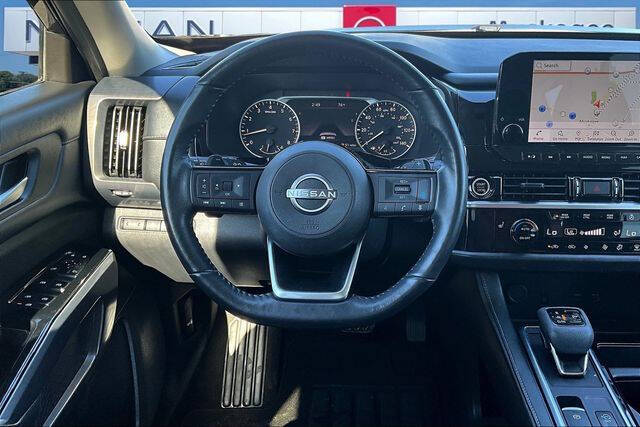 2023 Nissan Pathfinder SL