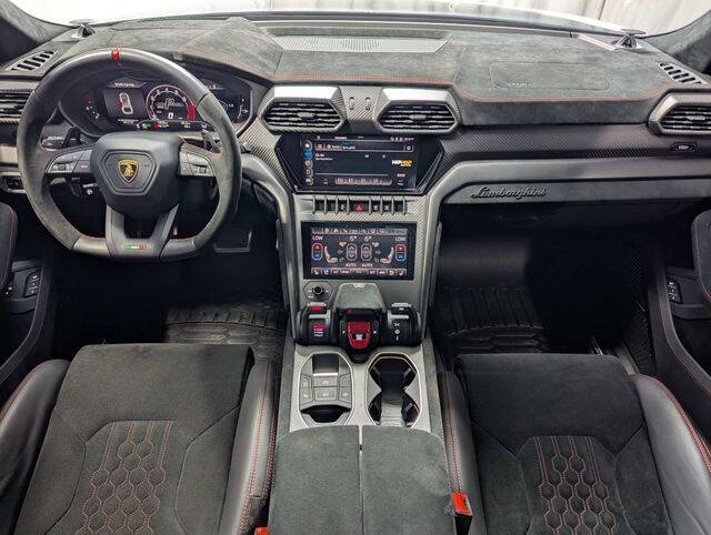 2023 Lamborghini Urus Performante
