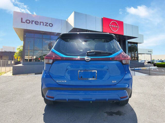 2022 Nissan Kicks SR