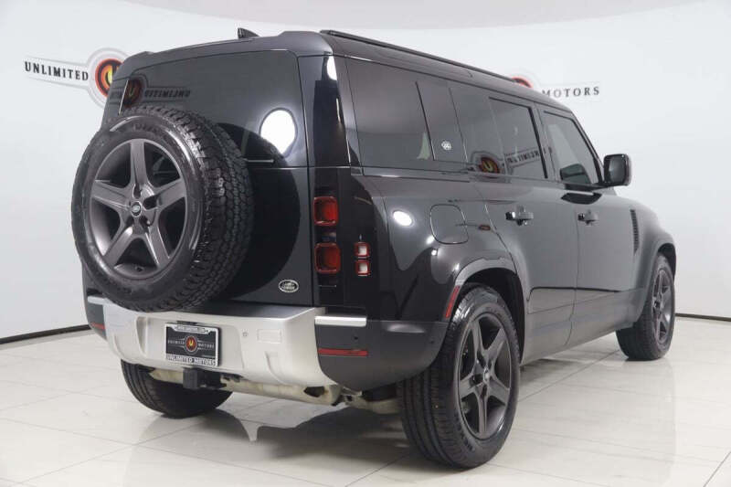 2022 Land Rover Defender 110 SE