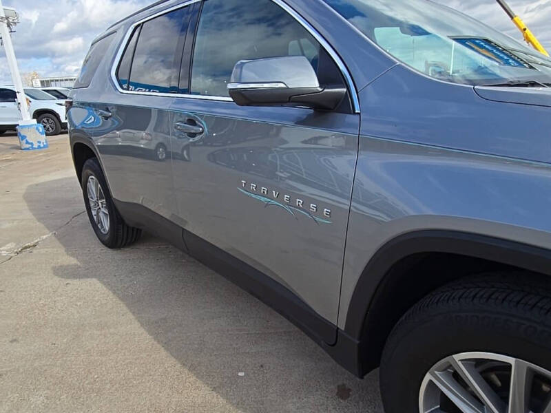 2023 Chevrolet Traverse LT Leather
