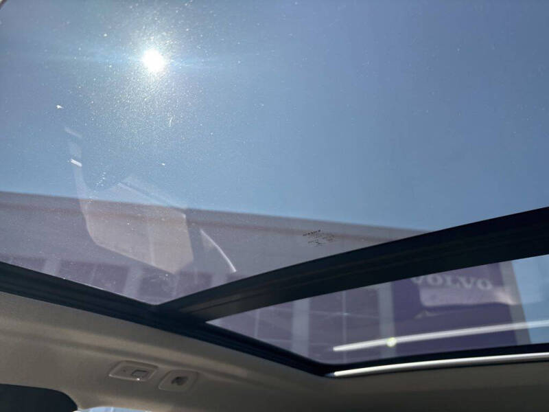2023 Volvo XC40 B5 Plus Bright Theme