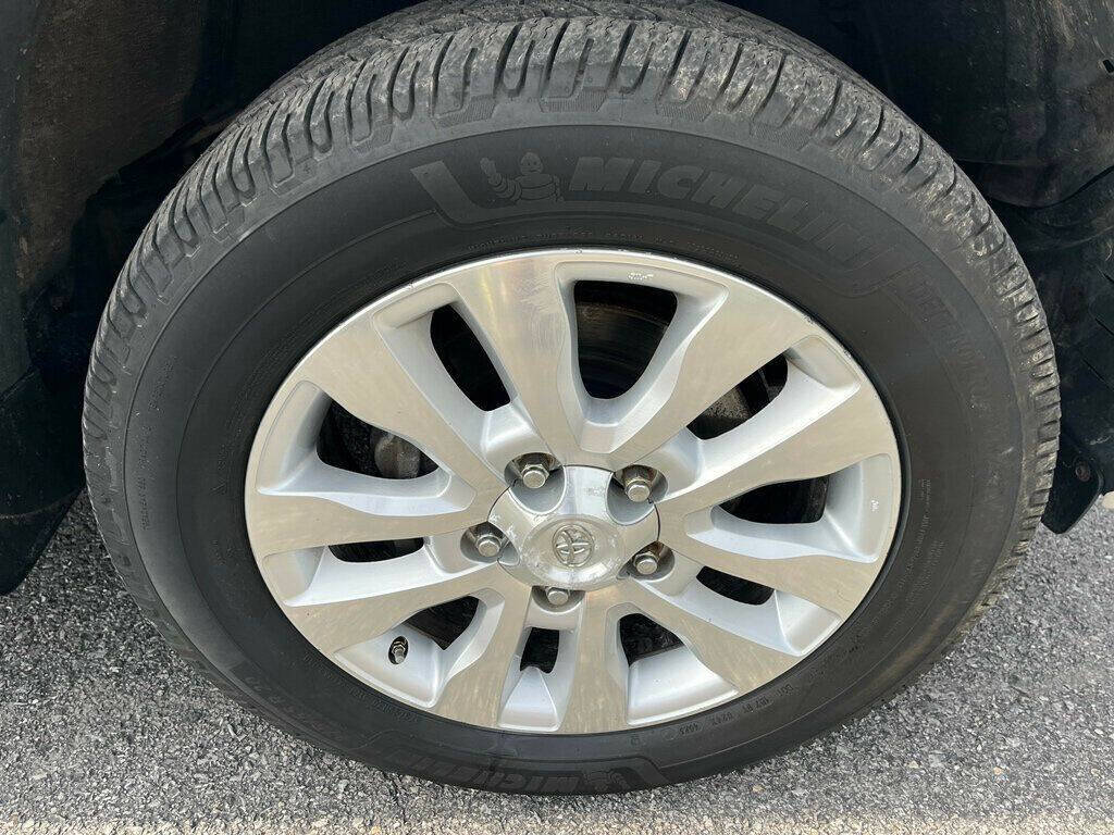 2013 Toyota Sequoia 12