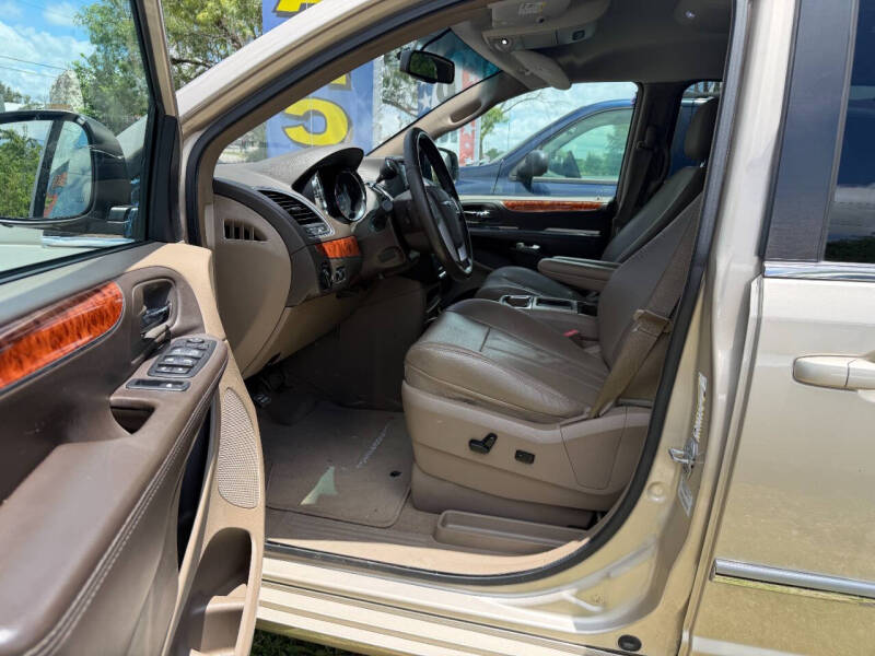 2015 Chrysler Town and Country Touring