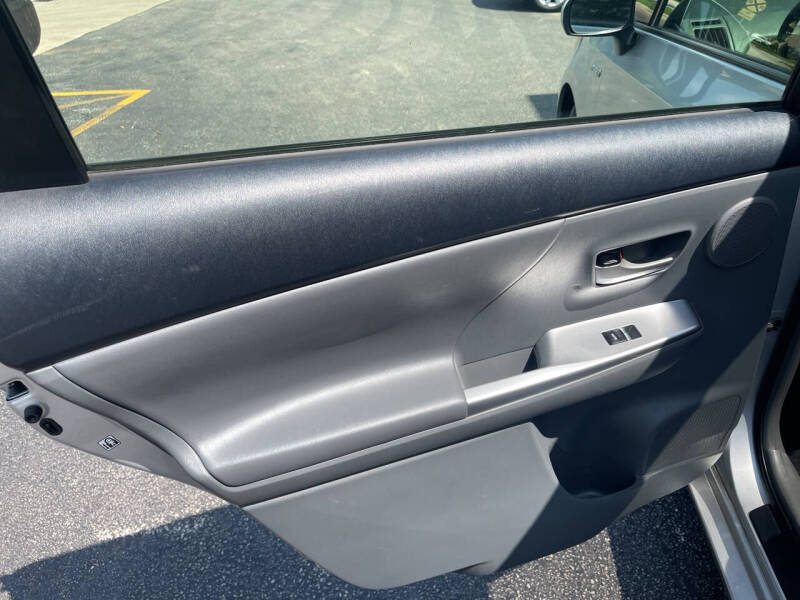 2013 Toyota Prius v Five