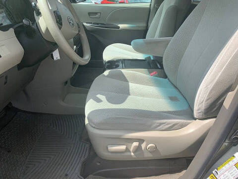 2011 Toyota Sienna LE 7-Passenger