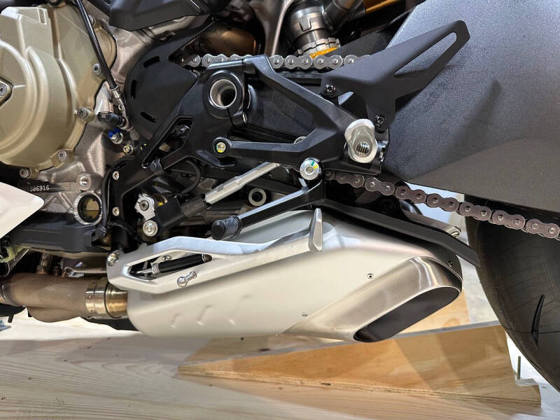 2025 Ducati Streetfighter V4 Supreme