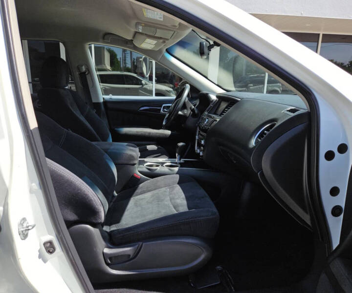 2016 Nissan Pathfinder SV