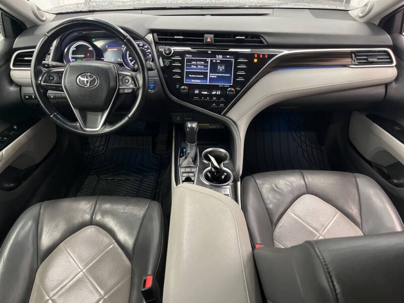 2018 Toyota Camry Hybrid XLE