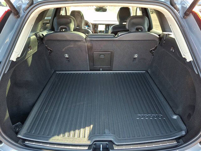 2024 Volvo XC60 B5 Plus Dark Theme