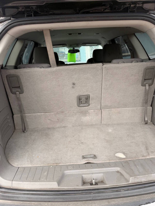 2011 Chevrolet Traverse LS