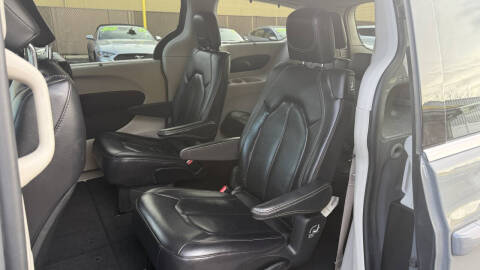 2022 Chrysler Pacifica Touring L