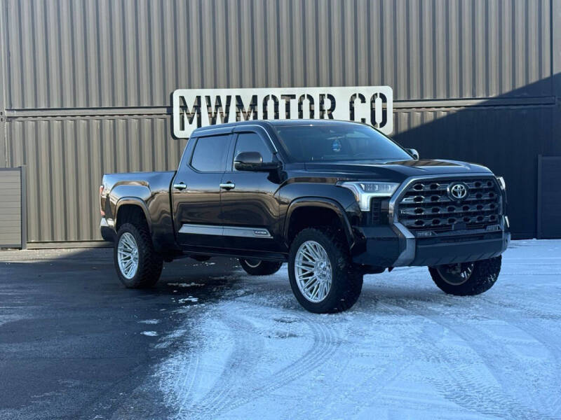 2023 Toyota Tundra Platinum's photo