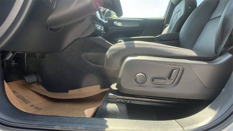 2026 Volvo XC40 B5 Plus
