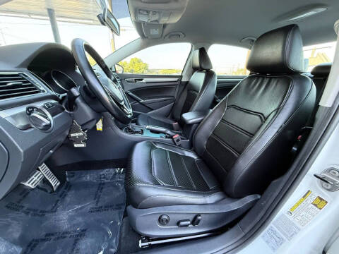 2017 Volkswagen Passat 1.8T R-Line