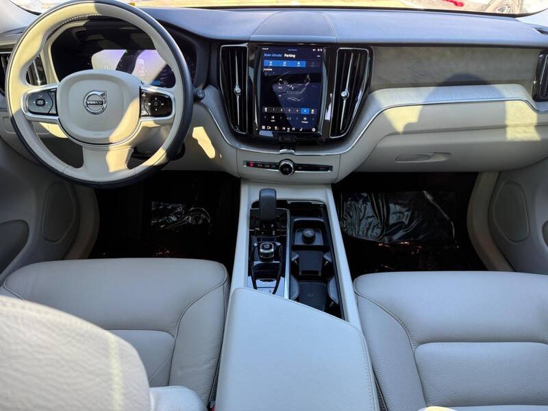 2023 Volvo XC60 B5 Plus Dark Theme