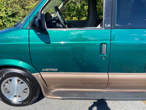 2000 Chevrolet Astro LS